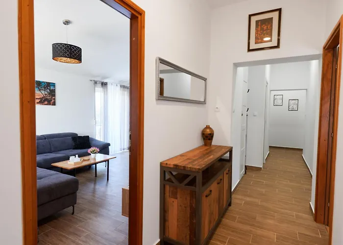 Appartement Family-friendly With Swimming Pool Ljubac, Zadar - 14148