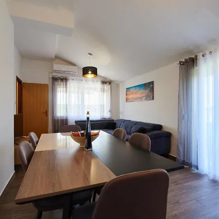 Διαμέρισμα Family-friendly With Swimming Pool Ljubac, Zadar - 14148 Ražanac